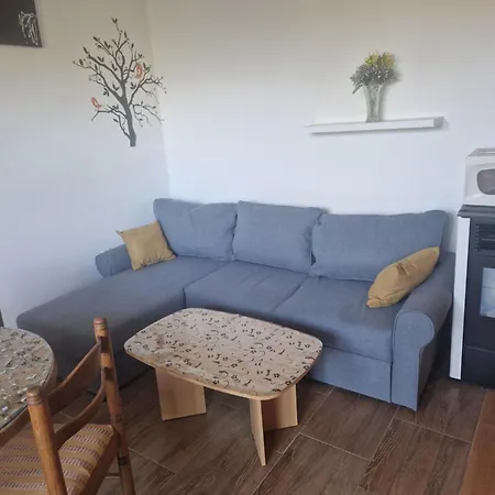 Vera Apartment Kampor